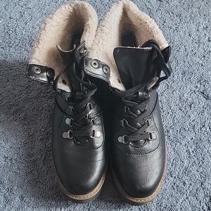 Universal Threads, women's black ankle boots, size 8. Gently used.